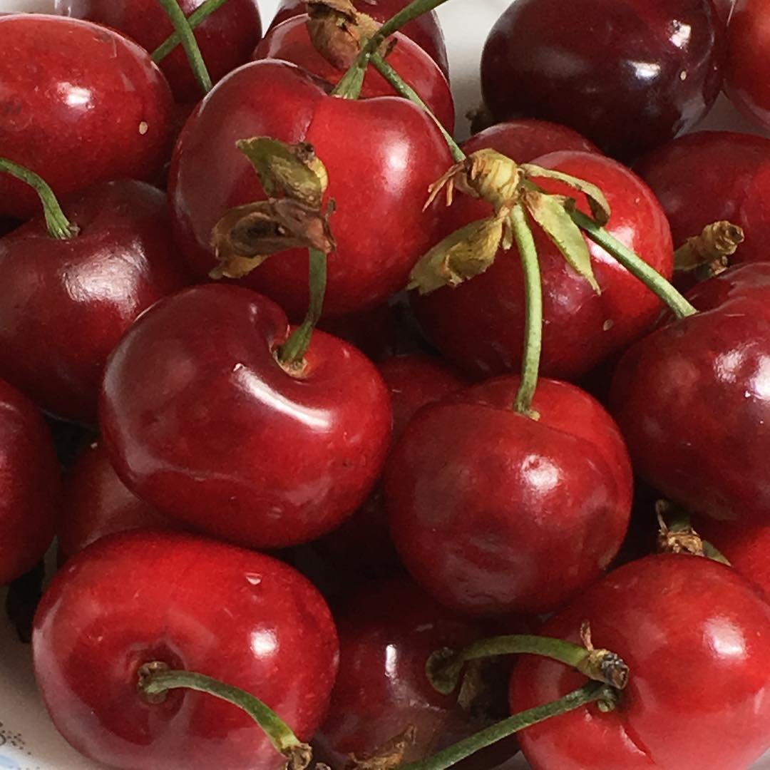 🍒🍒CEREZAS🍒🍒
Con tanta lluvia, casi nos llegan en junio!!
Pero aquí están, las primeras de la temporada.
Te las llevamos a casa.
Come ECO, COME como ANTES!
@betecologico
www.betecologico.es ♻️👩🏻‍🌾🌍
#betecologico #tiendaecologica #ecoshopper #compraecologica #nutricoaching  #superalimento #tehacemoslacompra 
#nomasplastico 
#desnudatucarro 
#desnudalafruta 
#sinpesticidas 
#sintoxicos 
#frutadetemporada 
#verduradetemporada 
#comecomoantes 
#detox 
#smoothiebowl 
#healthy 
#cerezas 
#cerezasecologicas
#cherries